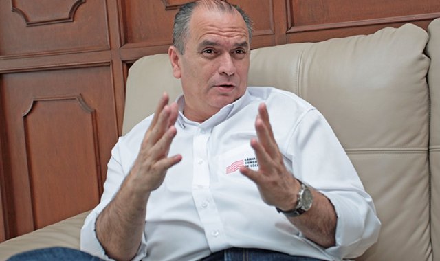 Carlos Luna Romero termina su periodo como presidente ejecutivo de la Cámara de Comercio de Cúcuta. Uno de los principales desafíos que enfrentó fue el cierre de la frontera con Venezuela. Mario Caicedo / La Opinión