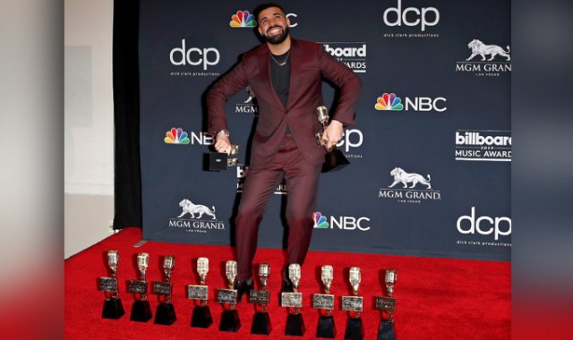 Drake se llevó, entre otros, los premios al mejor artista, mejor artista masculino, mejor rapero y mejor álbum por “Scorpio”. EFE