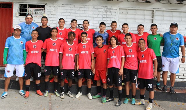 La selección Norte de Fútbol en la categoría Sub-17 comienza hoy su participación en la semifinal nacional en Montería. Mario Caicedo / La Opinión