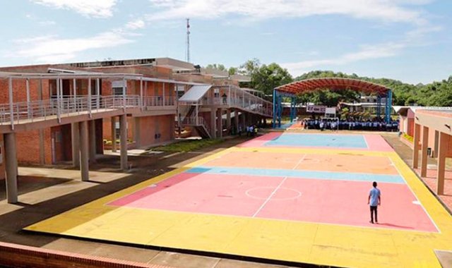 La lideresa del Catatumbo, Carmen García, le salió este jueves al paso de las declaraciones de la secretaria de Educación departamental, Miryam Ortega, y del rector del megacolegio, Jhon Jairo Bautista, en las que se asegura que en el plantel todo se encuentra normal y que nada de lo que se denunció hace falta. Archivo