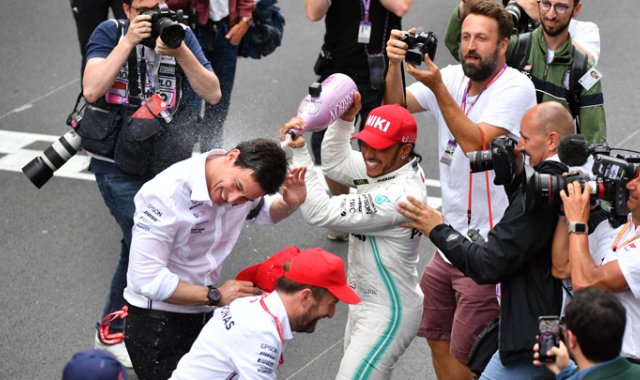 "Ha sido mi carrera más dura", declaró Hamilton. AFP