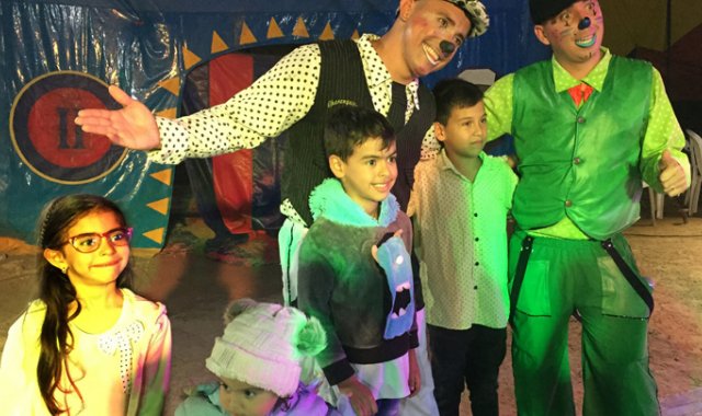 El Circo Militar está de gira en Ocaña, ofreciendo funciones a los niños que donan tapas plásticas para los niños con cáncer que son atendidos por la Fundación Soñar. Cortesía