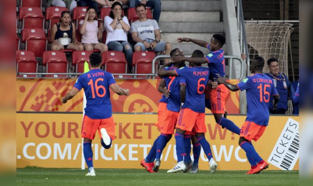 El equipo colombiano logró este domingo una agónica clasificación a cuartos de final del Mundial Sub-20 de Polonia. EFE