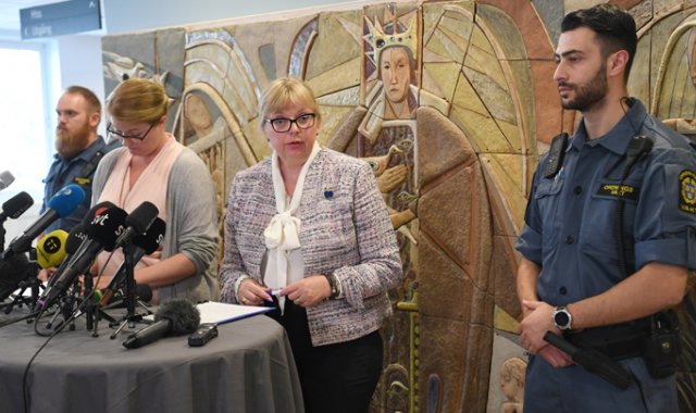 De su lado la fiscal encargada de la instrucción, Eva-Marie Persson, aseguró que iba a emitir un pedido de orden de investigación europea, sin indicar que pensaba también apelar la decisión del tribunal. AFP