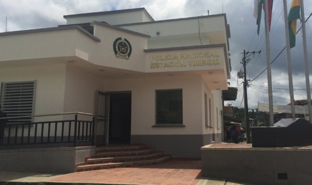 Según explicó el alcalde de esta localidad, Edinson Castro Lerma, a eso de las 9 de la noche de este sábado, los uniformados adelantaban el cierre de establecimientos públicos en el casco urbano del municipio, cuando unos sujetos atacaron a los funcionarios del orden. Colprensa