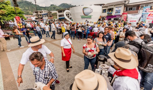 1.559 personas tuvieron el gusto de degustar 22.739 litros de café simultáneamente. Colprensa