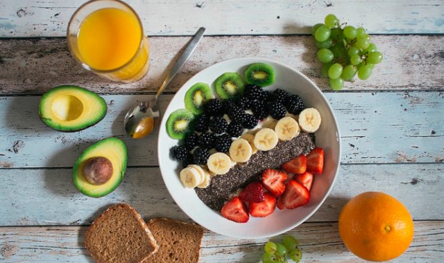 Las seis variantes genéticas independientes detectadas están asociadas con el reloj circadiano (el funcionamiento interno de nuestro organismo y sus horarios), con la metabolización de los carbohidratos o azúcares, con la influencia de la cafeína e incluso con la esquizofrenia. Pixabay