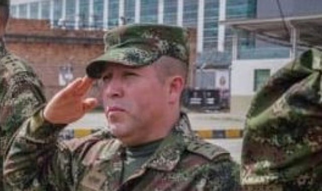 El coronel Argote no fue capturado en Soacha junto a ‘Gárgola’, pero no solo transportaba al delincuente sino que lo estaba ayudando a esconderse de las autoridades en una unidad militar, en Bogotá. Colprensa