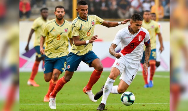 El defensor colombiano falló un penalti decisivo en los cuartos de final de la Copa América. AFP