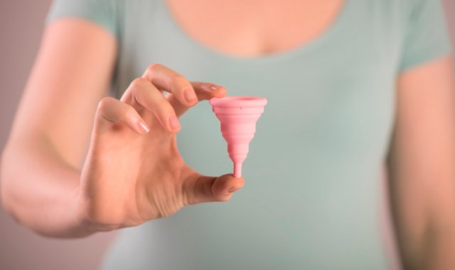 Elaborados en silicona o en latex, las copas se insertan en la vagina para recoger la sangre menstrual. Deben ser vaciadas cada cuatro a doce horas. Pixabay