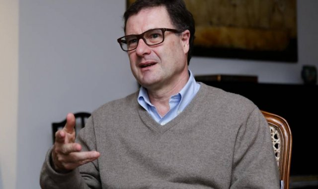 Andrade es acusado hacer modificaciones del contrato para satisfacer el interés de un tercero. Colprensa