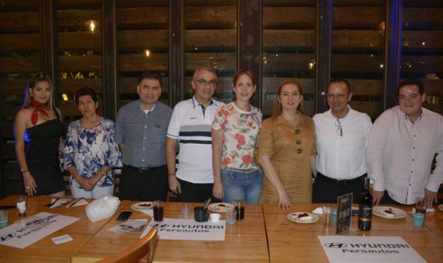 Brenda Vivas, Dioselina Mayorga, Neil Alverto Barrientos, Manuel Quiroga, Yanet Peña,Talía Cortés, Rubén Burgos y Javier Forero.
Juan Pablo Cohen