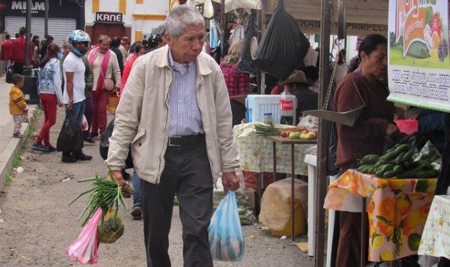 El mercado campesino se cumple en la Plaza Almeyda. Roberto Ospino