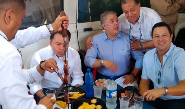 La hora del almuerzo hubo un compartir político. Cortesía