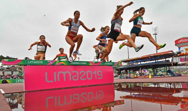 "¿Quién corre más rápido? Los hombres. Sus tiempos son mejores, es cierto. Pero es más difícil ser mujer: tenemos la regla, padecemos dolor pre-menstrual… Y no recibimos ni la mitad. No es justo. Si lo vales, no deberías recibir menos dinero solo por ser mujer". AFP