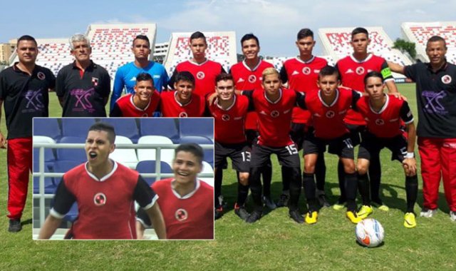Anderson Díaz (al lado del arquero de azul) hace parte de la selección Norte y actualmente entrena con el equipo Sub-20 del Cúcuta Deportivo. Cortesía