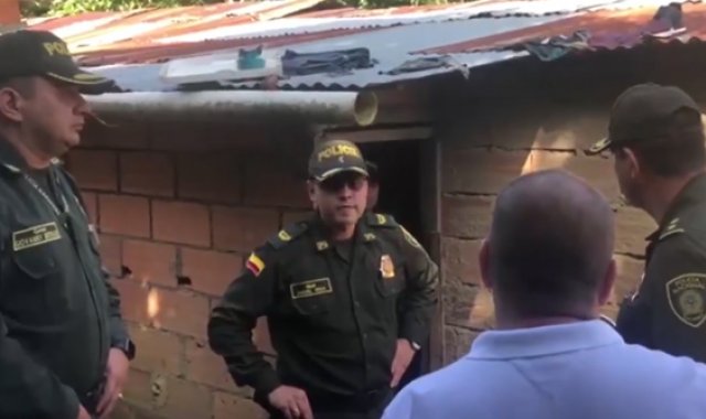 La Policía llegó al lugar pa Captura de video