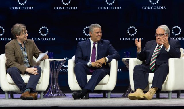 El multimillonario estadounidense Howard Buffet, anunció que su conglomerado Berkshire Hathaway, invertirá hasta 200 millones de dólares en la región del Catatumbo, en Norte de Santander. Destacó la cooperativa de reinsertados de las Farc Colprensa