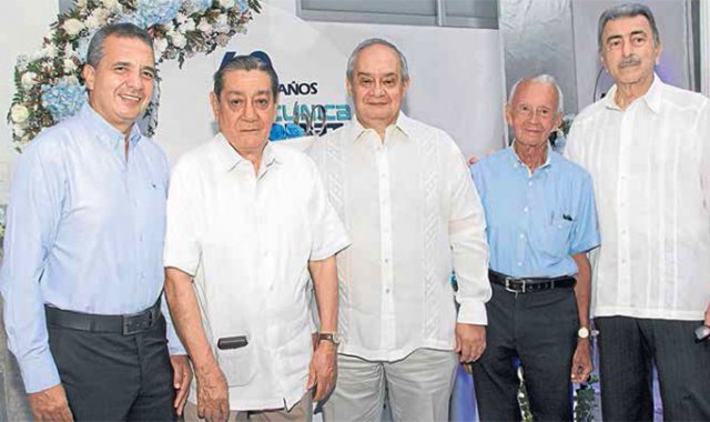 Manuel Guardiola, Eduardo Gamboa, Carlos Chacón, Rosendo Cáceres y José Antonio Assaf Elcure. Alfredo Estévez