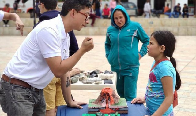 Se busca que los estudiantes y las comunidades conozcan qué son los minerales, cuáles son los usos y orígenes. Tomada de Facebook