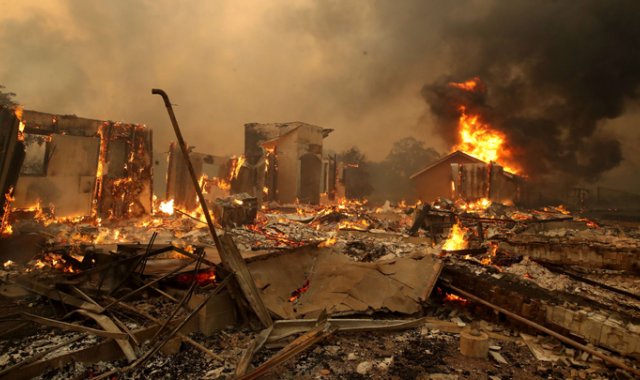 1.800 hectáreas habían sido arrasadas hasta ayer por los incendios, mientras 50.000 personas recibieron la orden de evacuación. AFP