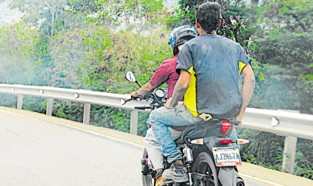 Policía y Archivo La Opinión