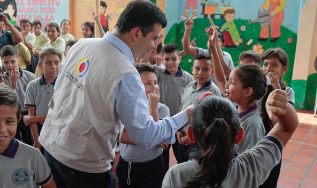 El pasado mes de mayo, delegados de la Contraloría General de la República visitaron comedores escolares en Cúcuta, uno de los 31 municipios priorizados para el diagnóstico del Programa de Alimentación Escolar (PAE).  En la capital nortesantandereana el PAE beneficia a 58.000 niños pero no cubre toda la matricula. Cortesía