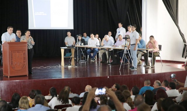 Jorge Omar Gandolfo, secretario de planeación de Cúcuta, entregó la respuesta de la administración municipal frente a los cuestionamientos que se formularon contra el Plan de Ordenamiento Territorial (POT) en días pasados. Este evento se convirtió en una acalorada discusión sobre este tema.
César Obando