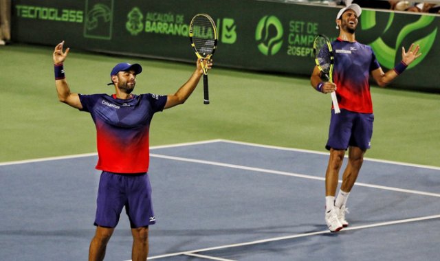 Los colombianos Juan Sebastián Cabal y Robert Farah vencieron este viernes a la pareja alemana conformada por Kevin Krawietz y Andres Mies en el tercer partido del ATP World Tour Finals que se disputa en Londres, Inglaterra. Colprensa