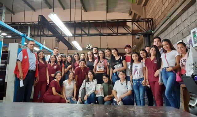 Los estudiantes recorrieron las distintas áreas del periódico. Cortesía