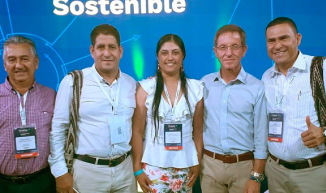 Los alcaldes electos: Hermides Moncada Osorio (Sardinata), Yair Díaz Peñaranda (El Tarra), Betsaida Montejo Pérez (San Calixto), Deyby Bayona Guerrero (Hacarí), se reunieron con el alto consejero para la Consolidación y la Estabilización, Emilio Archila, en el marco de la Ruta del Desarrollo Sostenible que reunió a 168 mandatarios electos en Santa Marta. Cortesía