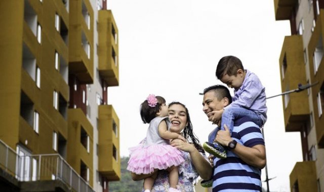 Gracias a los subsidios que otorga el Gobiern, para estas familias, la vivienda de interés social se ha convertido en la mejor opción.
Archivo