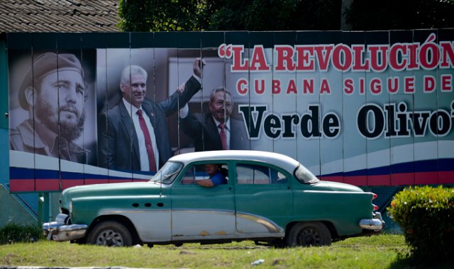 El tercer aniversario de la muerte de este líder de la revolución tiene como telón de fondo el reforzamiento del bloqueo que mantiene Washintong desde 1962. El gobierno del actual presidente, Miguel Díaz-Canel, rechaza esta medida de Estados Unidos. AFP