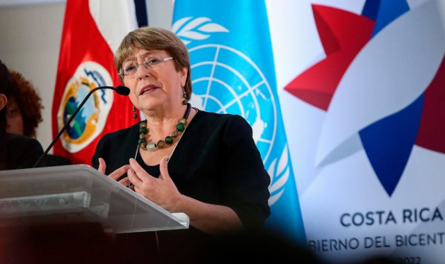 La expresidenta chilena abordó el tema en un seminario sobre mujeres afrodescendientes en América Latina, organizado por la vicepresidenta costarricense Epsy Campbell. AFP