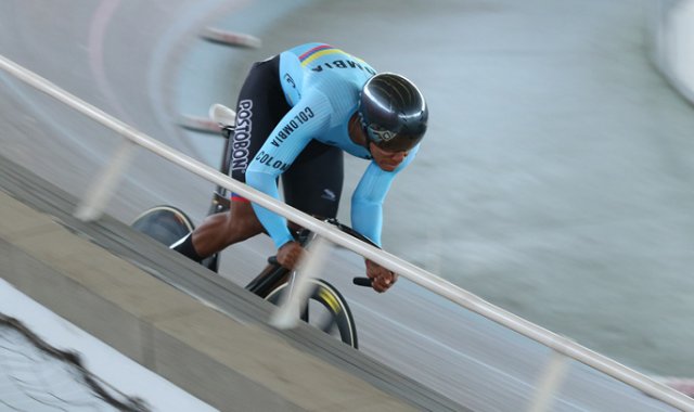 Kevin Santiago Quintero logró coronarse campeón de la modalidad Keirin.  Colprensa