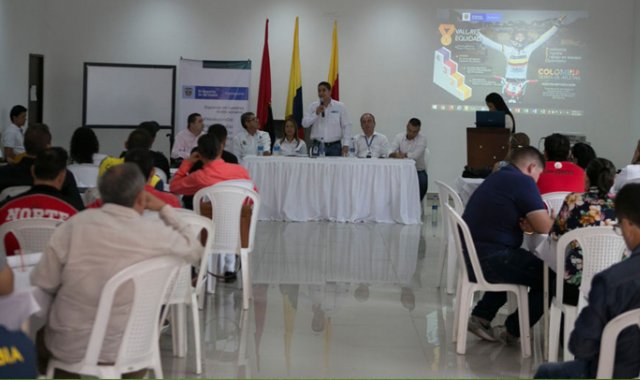 La mesa estuvo compuesta por Arnulfo Sánchez, director del IMRD; Perla Álvarez, directora técnica de Inspección, Vigilancia y Control del Ministerio del Deporte; Miguel Acevedo, director de Posicionamiento y Liderazgo del Ministerio; César Angarita, director Infraestructura de la Oficina de Recursos y Herramientas, y David Alvarado, director de Indenorte. Juan Pablo Cohen