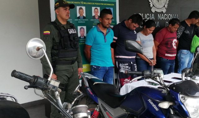 Luego de tres audiencias, estas cinco personas fueron enviadas a la cárcel y tendrán que responder por secuestro extorsivo, extorsión agravada y  porte ilegal de armas de fuego. Policía