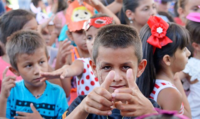 La actividad denominada #CineAlParque se realiza con el fin de estrechar lazos de amistad. Cortesía