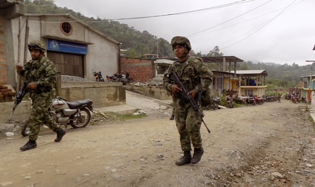 Los soldados fueron atacados por dos hombres que se movilizaban en una motocicleta y lograron escapar, según informaron las autoridades del norte del Cauca.
Colprensa
