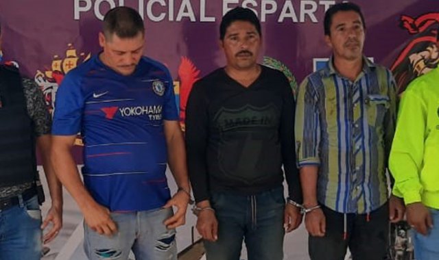 Hernán García Soto, Omar Castrillón Cano y José Castrillón Cano.
 Policía