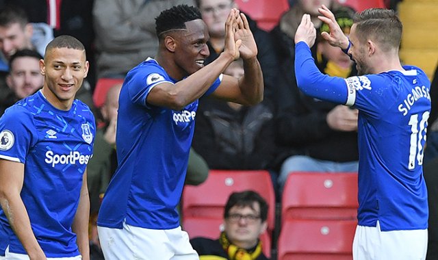 Yerry mina fue elegido el jugador del partido por guiar a su equipo a la victoria. AFP