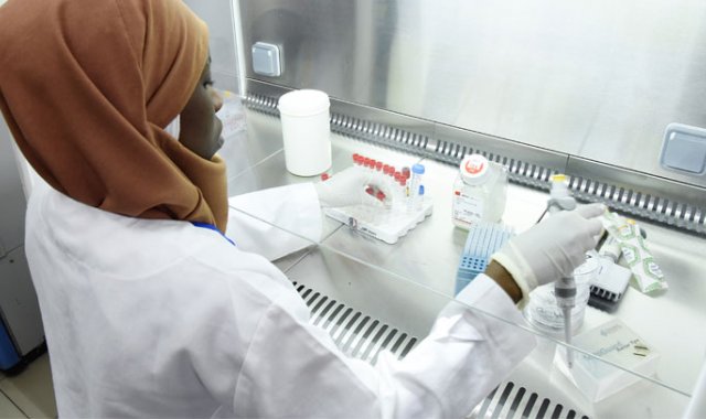 Primer bebé con coronavirus  AFP