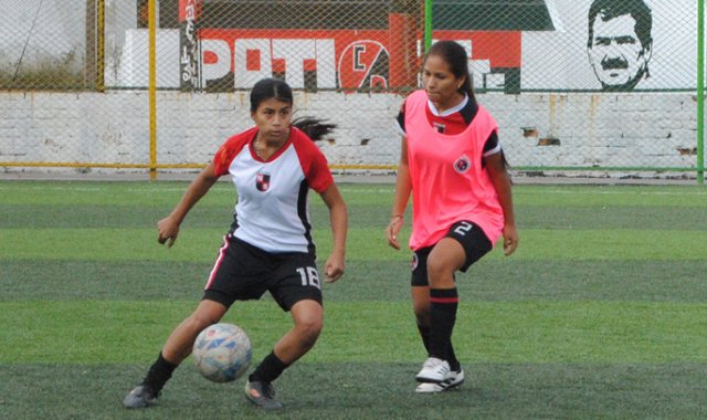 Jugadoras del Cúcuta Deportivo Femenino en campo de práctica. Prensa Cúcuta Deportivo Femenino