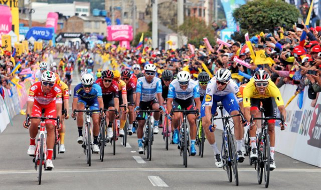 El líder de la clasificación general, Sergio Higuita (EF Pro Cycling), entró con el grupo y no perdió tiempo. Colprensa
