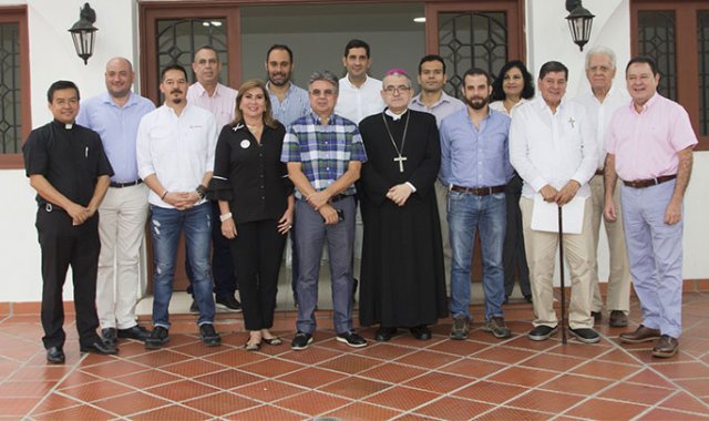 Padre Elver Rojas, Félix Osío, Nelson Torres, Efraín Donado, José Miguel Gonzalez, Yolanda Rey de Colmenares, Raúl Colmenares Ossa, David Ararat, monseñor Víctor Manuel Ochoa Cadavid, Guillermo Murillo, Francisco Unda, Bertha Lucía Ramírez, Ernesto Collazos, Humberto Vanegas y Nelson Mantilla.
 Estévez La Opinión