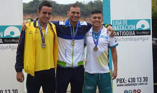 David Carrillo (centro) logró la medalla de oro y se ganó el cupo al Suramericano de Aguas Abiertas que se disputará en Argentina.
 Cortesía