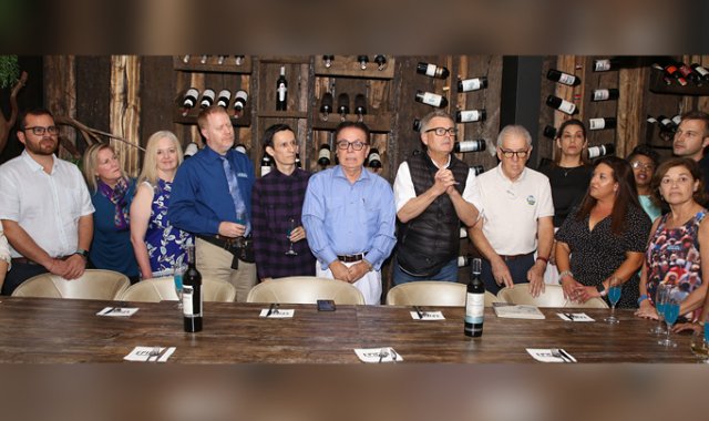 Francisco Javier Cuadros, Lori Ayala, Melissa Flocler, Paul Flocler, Luis Tobón, Andelfo Villamizar, Robert Hamilton; el alcalde  de Cúcuta,Jairo Yáñez, María Constanza Arteaga, Grace Haynes, Matthew Nienaber, Andrea Villaseñor, coordinadora de la misión médica y Patricia Artigas. César Obando