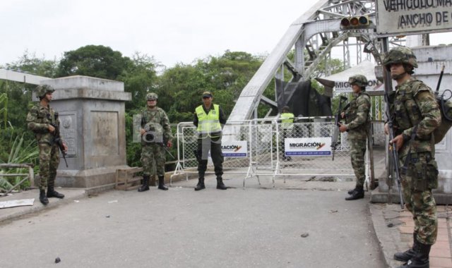 Las autoridades hacen presencia en los puntos fronterizos para evitar el ingreso a Colombia.  Alfredo Estévez