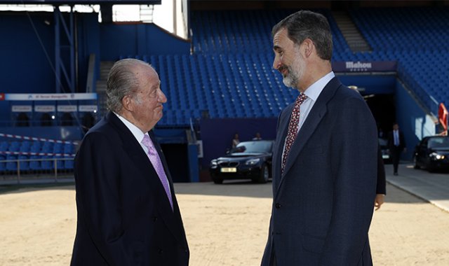 Felipe VI y su padre Juan Carlos. AFP