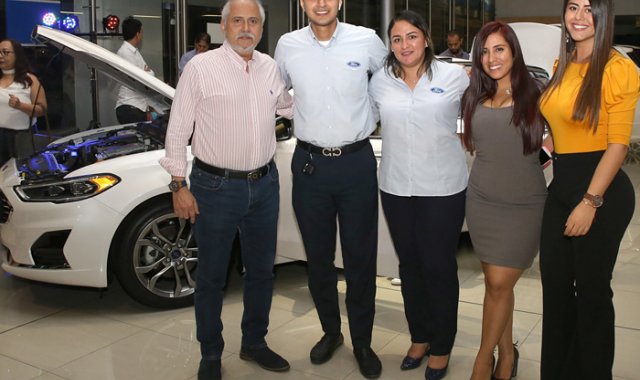 Sergio Palacios, Pedro Márquez, Émily Camargo, Viviana Hernández y Érika Álvarez. César Obando
